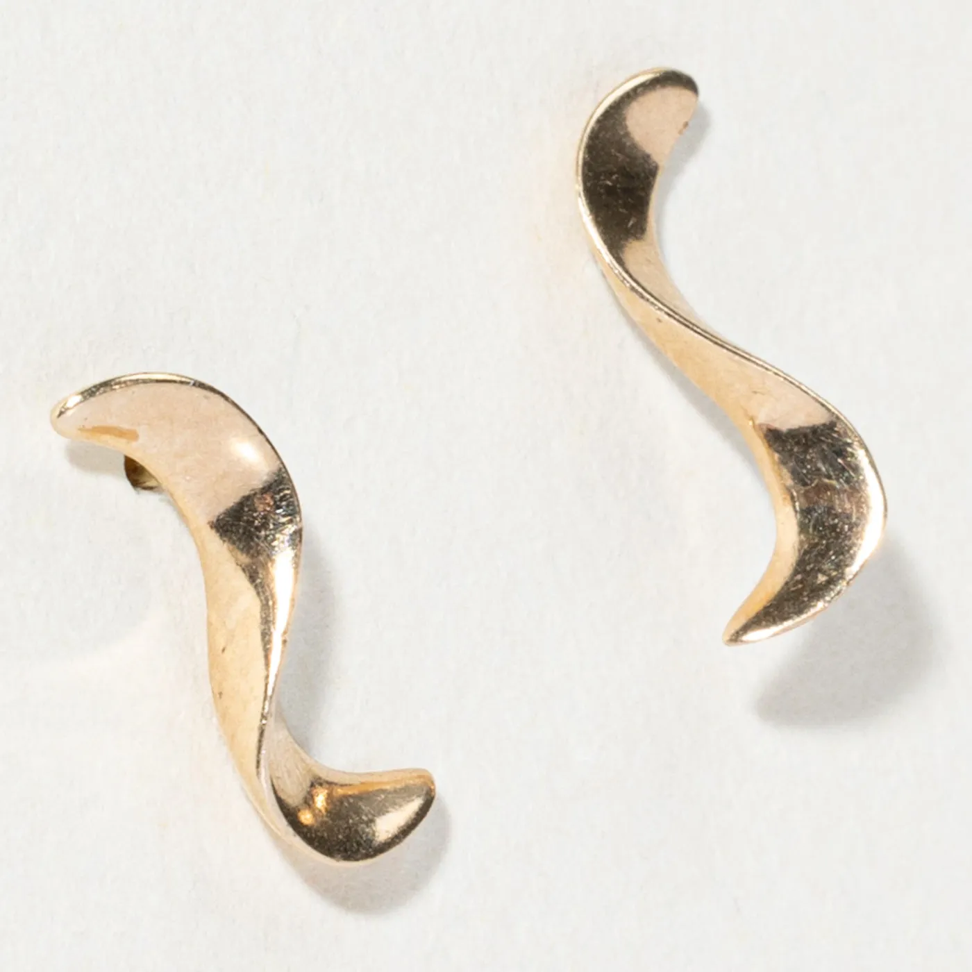 10k Yellow Gold Wavy Drop Earrings