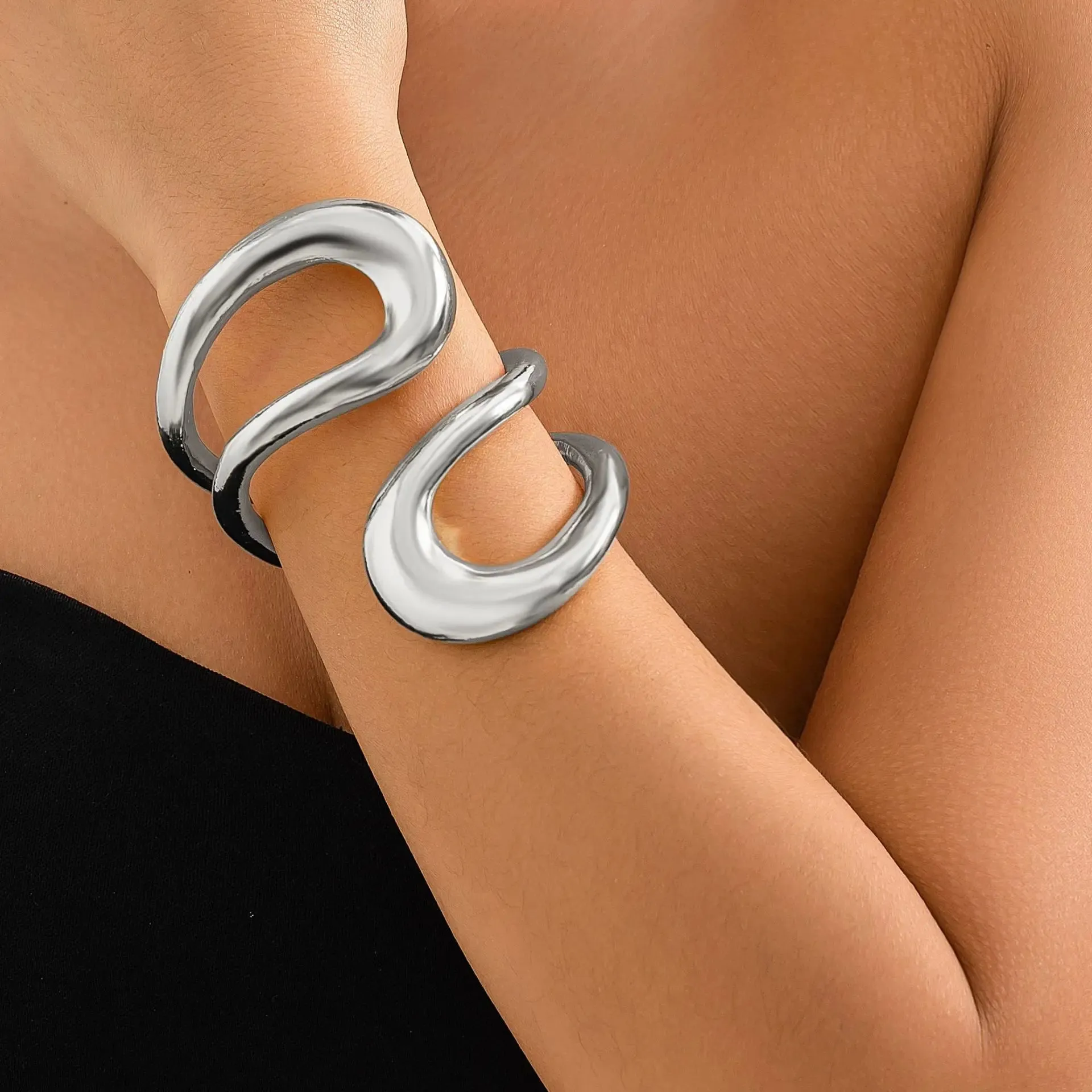 Avari Cuff