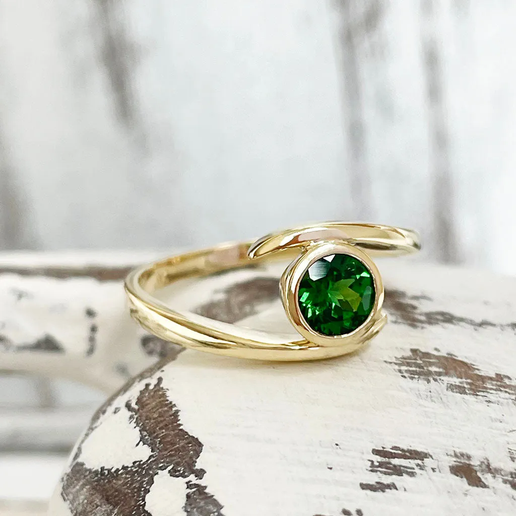 Flirty Twist and Turn Bezel Set Tsavorite Yellow Gold Ring