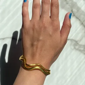 Mount cuff