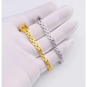 Soft Chain Snake Bracelet: Adjustable Length & Unique Horseshoe Design