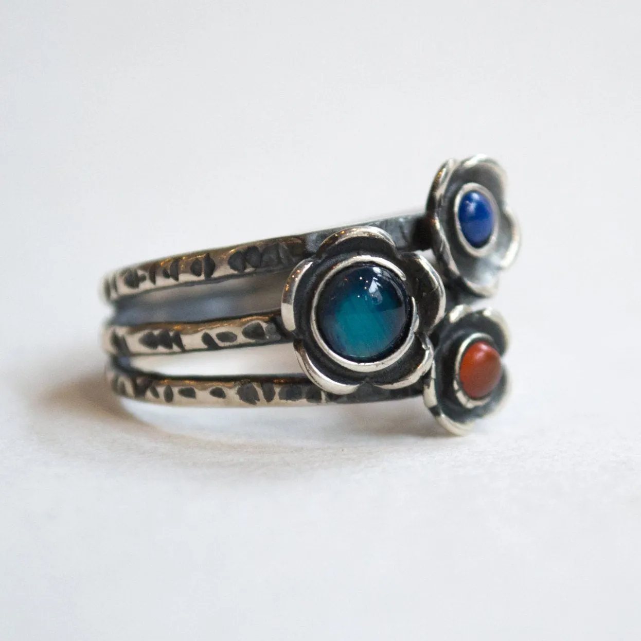 Sterling Silver Ring with Coral, Lapis, and Agate - Guess.
