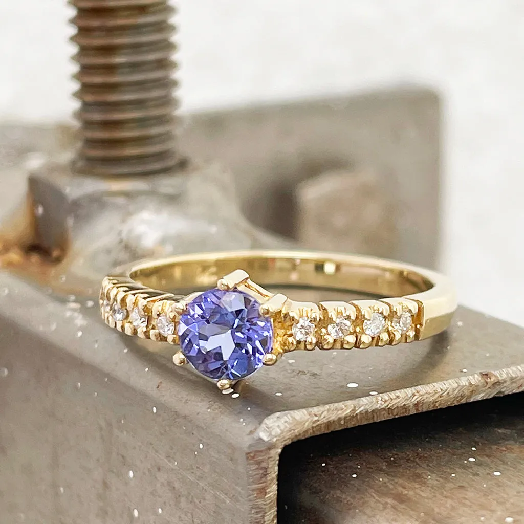 Stunning Solitaire Tanzanite with Diamond Shoulder Yellow Ring