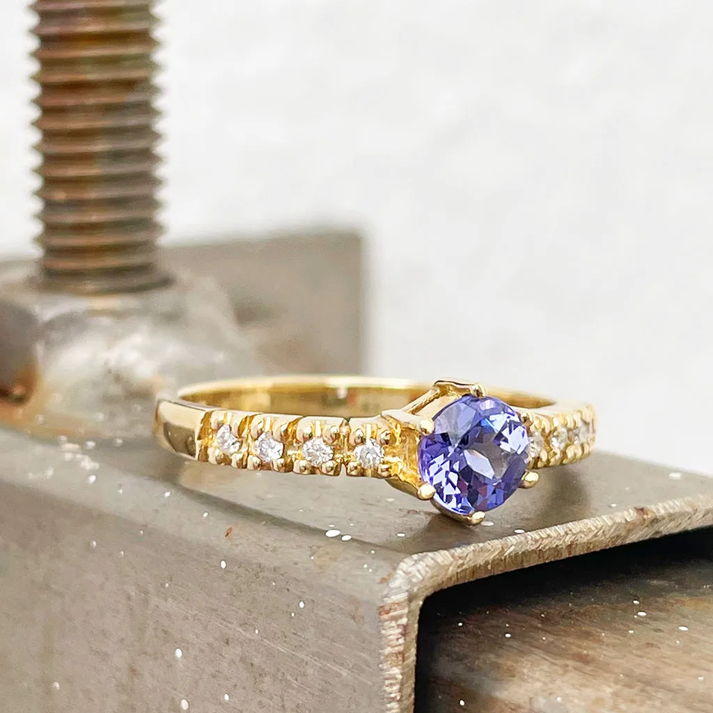 Stunning Solitaire Tanzanite with Diamond Shoulder Yellow Ring