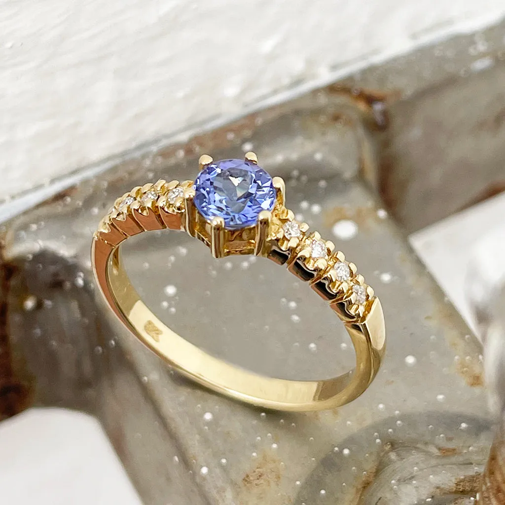 Stunning Solitaire Tanzanite with Diamond Shoulder Yellow Ring