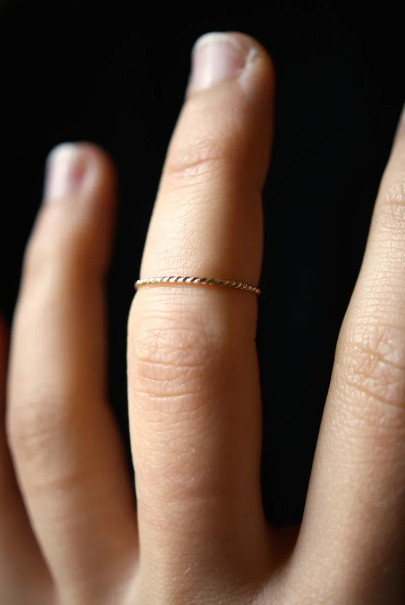 TWISTED THIN STACKING RING